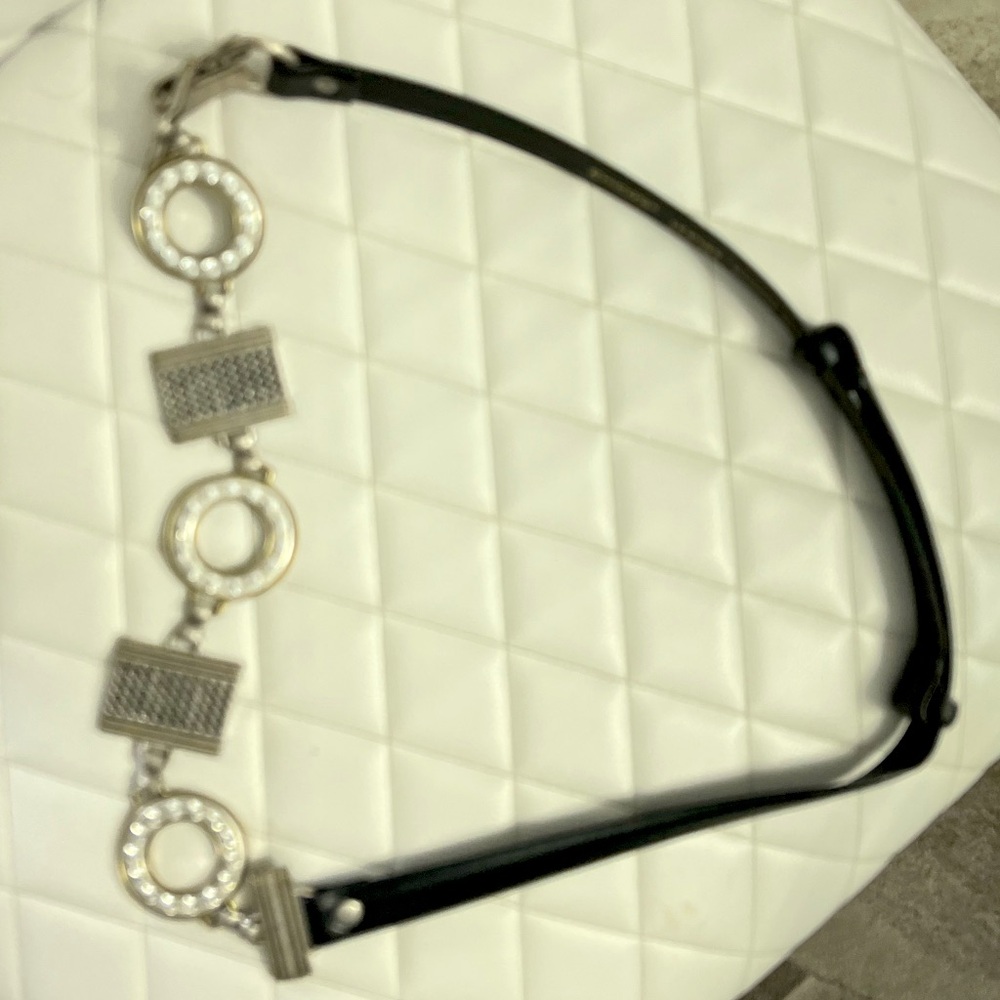 GUC M/L Chico’s Black Leather Texture Metal Rhinestone belt Expandable